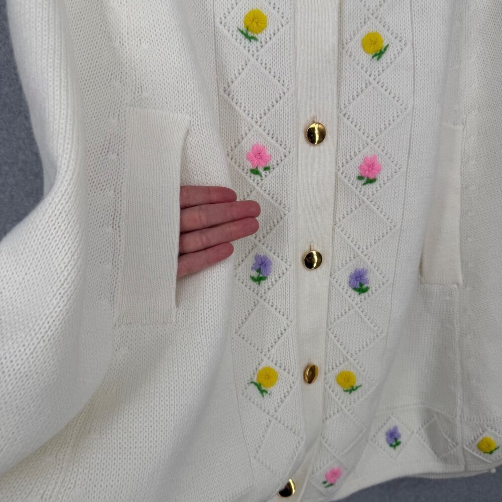 Knit Fashion VTG 50s Knit Cape Poncho One Size White Floral Embroidered Cottage - Picture 4 of 11